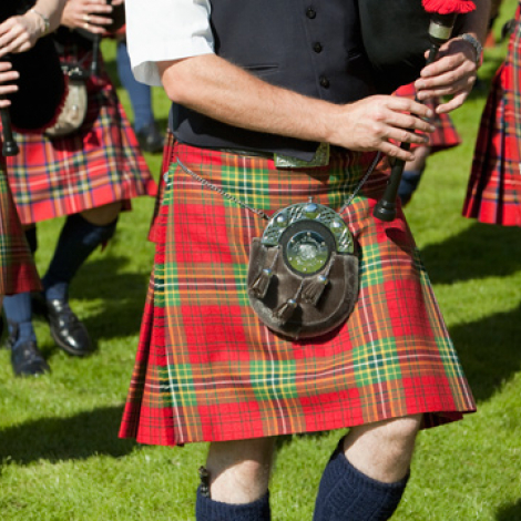 irish bagpipe players